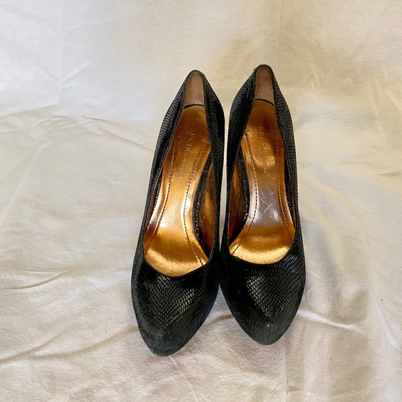 BCBG faux snakeskin heels - Picture 3 of 5